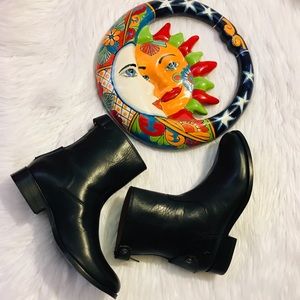 Frye Melissa Button Back Zip Short Boot NWOB  SZ 6